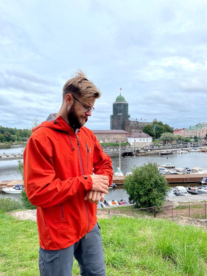 Позировать - не сильная моя сторона.