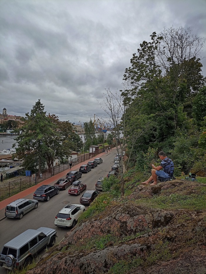 Вид с пригорка.