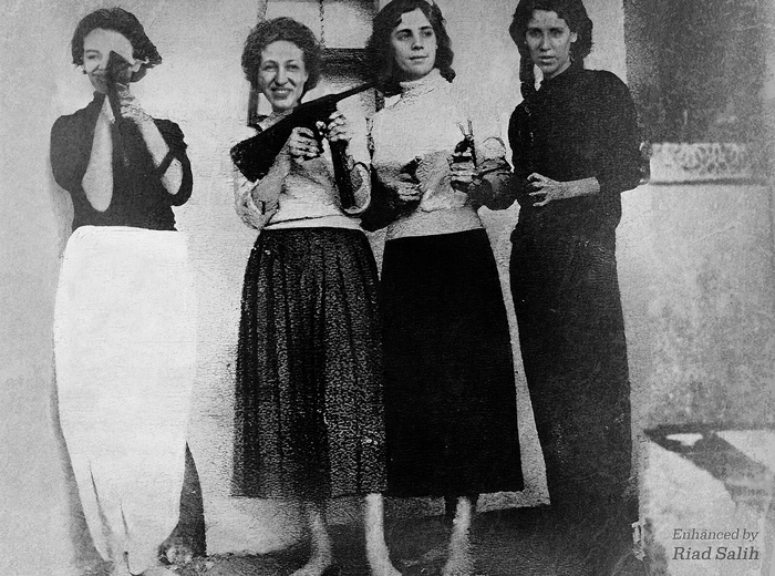 Алжирские бомбистки и борцы за независимость. ФНО старалось выбирать для доставки бомб девушек, похожих на европеек. Некоторые из них после ухода французов избежали ответственности и даже сделали политическую карьеру в независимом Алжире