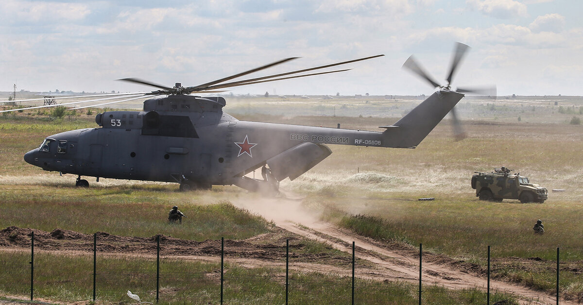 Ми 26 военно транспортный самолет. Транспортный вертолет ми-26. Ми-26 военно-транспортный вертолёт. Большой транспортный вертолет ми26. Вертолет корова ми-26.