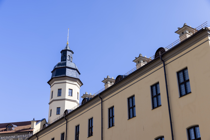 Множество разных башен и башенок