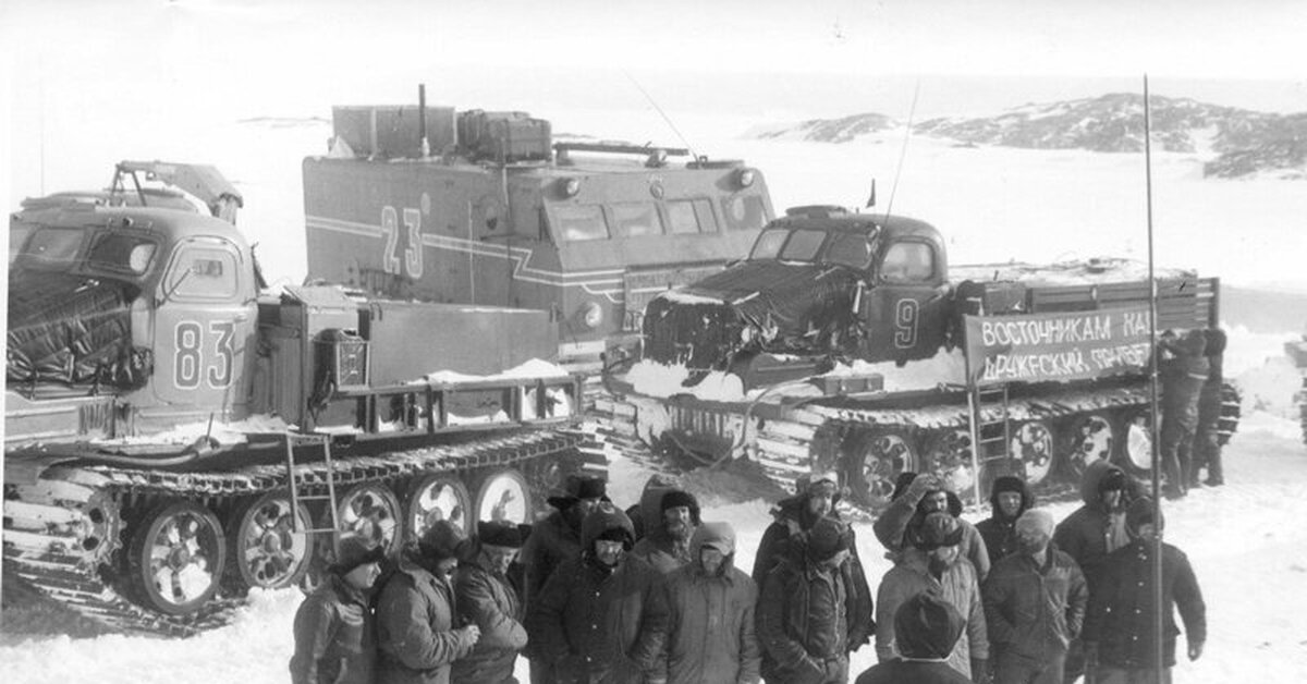 Антарктический советский. Антарктическая станция Мирный 1956. Станция Мирный в Антарктиде. Советская антарктическая станция Мирный. Советская антарктическая Экспедиция 1956.