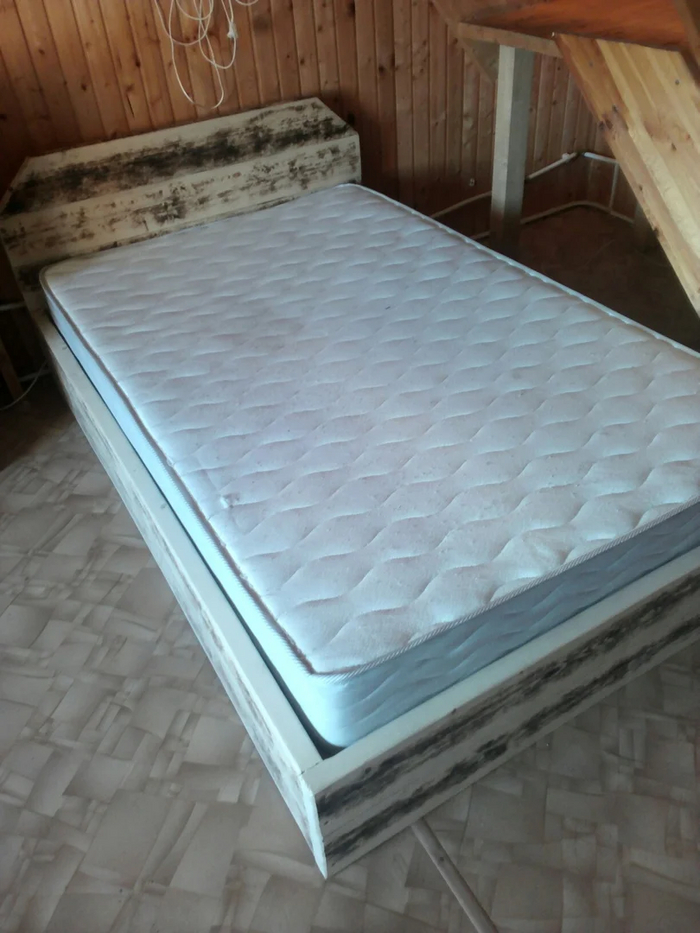 Кровать готова и стоит на месте