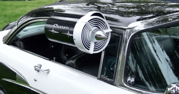 Автомобильный аксессуар давно минувших дней: испарительный кондиционер, более известный как "болотный охладитель".