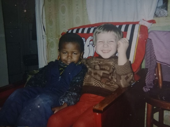 Как вы понимаете, справа точно не Элвис