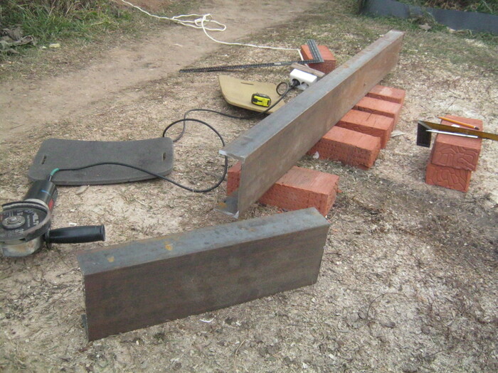 Фото 3. Нарезка заготовок - торцевых пластин реактора.