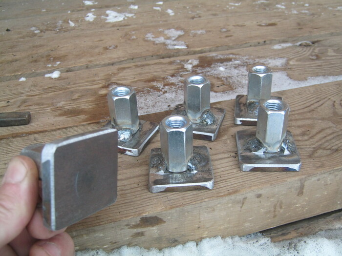 Фото 8. Сваренные заготовки-опоры торцевых изоляторов.