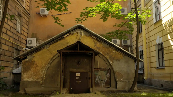 во дворах Финансового экономического