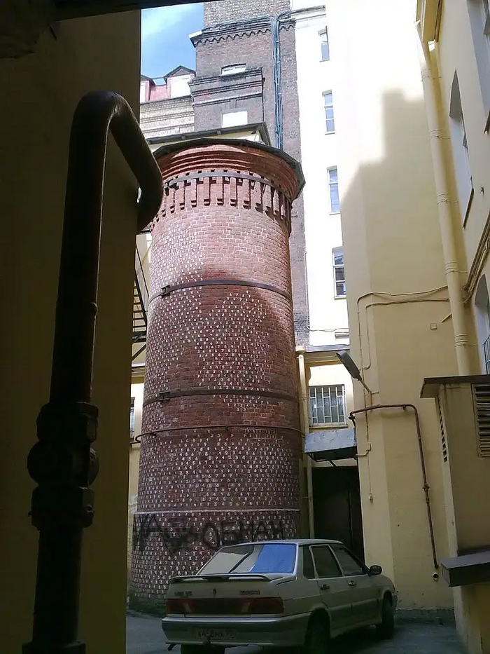 Чаще всего причины чисто хозяйственные как у этой загадочной, аптека Пеля