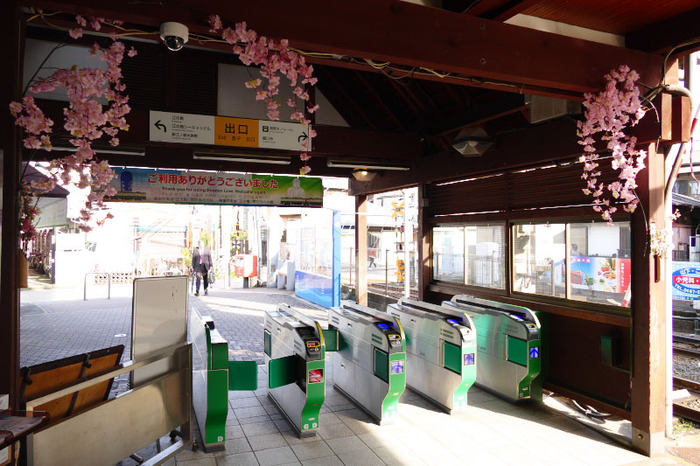 Станция Эносима, одна из 15 станции на пути следования поезда.