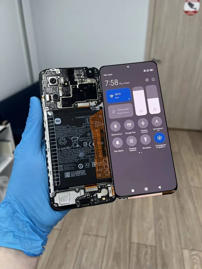 Проверка AMOLED-матрицы Redmi Note 12 после снятия стекла — изображение без артефактов