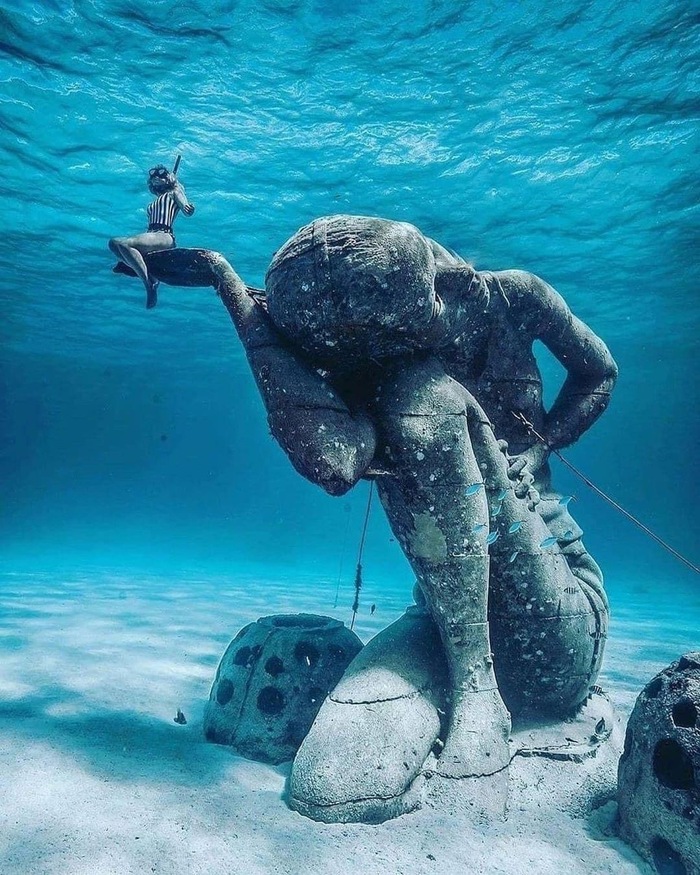 Подводный Атлант Атлант, Подводный мир, Деревянная скульптура