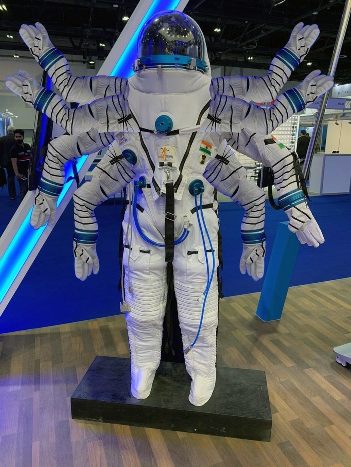 Представлен скафандр для индийского космического корабля Гаганьян
