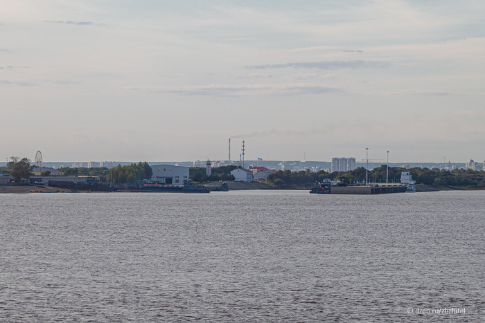 Вид на Китай от автомобильного моста близ Благовещенска. На первый взгляд, ничего особенного
