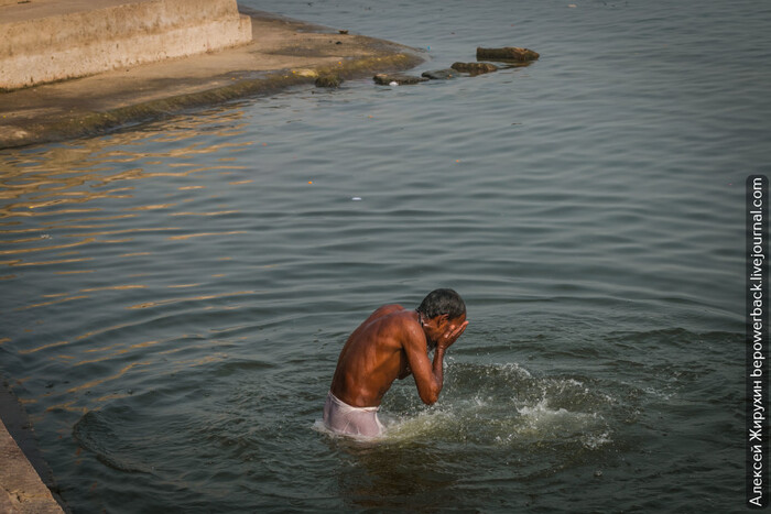 Ганг — самая грязная река в мире. А тут моются и пьют из нее Туристы, Путешествия, Туризм, Азия, Индия, Ганг, Экология, Варанаси, Длиннопост Ганг — самая грязная река в мире. А тут моются и пьют из нее Туристы, Путешествия, Туризм, Азия, Индия, Ганг, Экология, Варанаси, Длиннопост