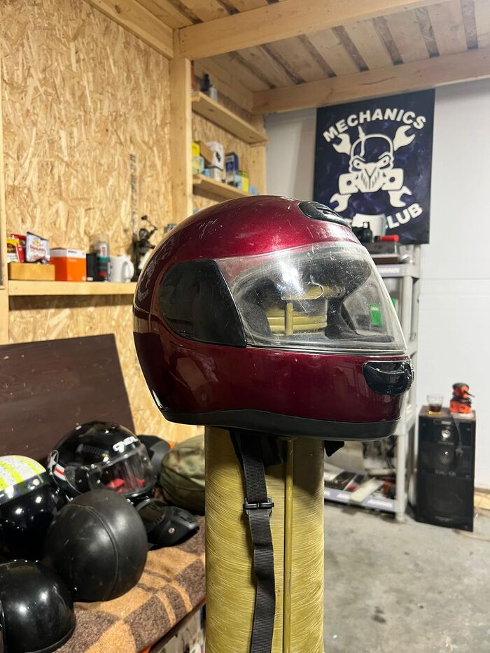 Достался с покупкой мотоцикла (одного из) Лежит как запаска если кто то поедет катать двойку.