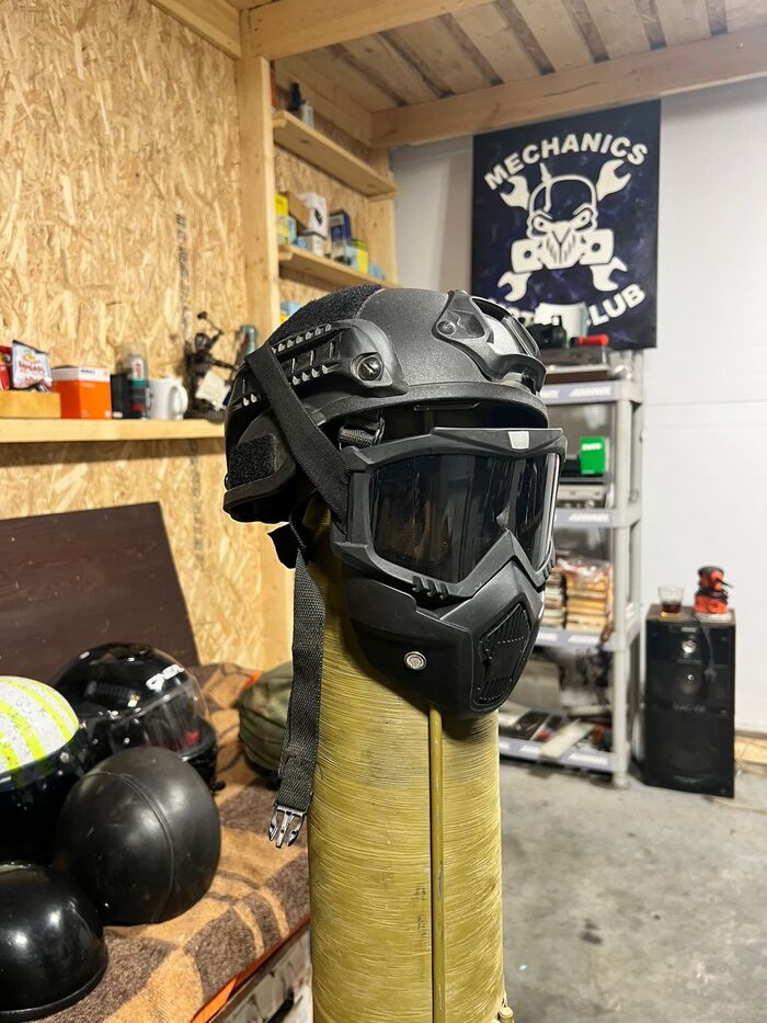 Просто понравился, и был куплен. Затем докупил маску которую использую чаще со скорлупой (сыновья анархии)