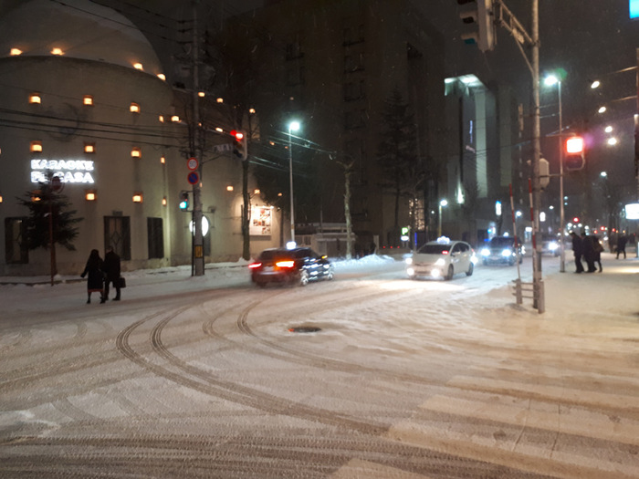 Ауди в Японии. Не рассмотрел правильнорукость.