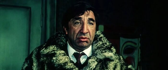 Кадр из фильма "Одиноким предоставляется общежитие" (1983 года)