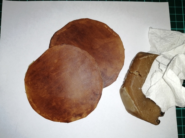 Вощу-овощу. Телефон видит в этих кругах еду (возможно, оладьи).