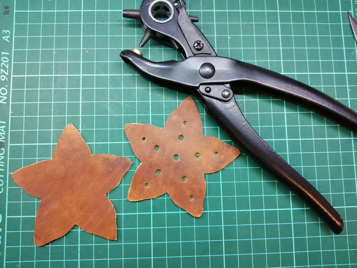 Пробила дырки для игл