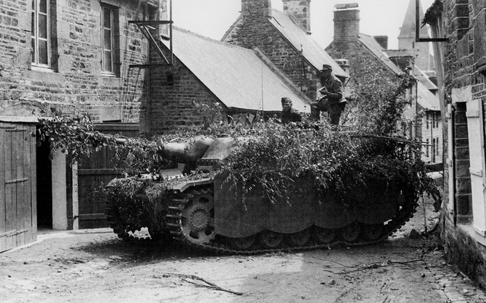 Немецкое штурмовое орудие где-то во Франции