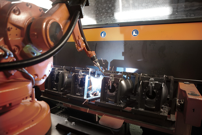 Приваривание опорных площадок к гидроаккумулятору