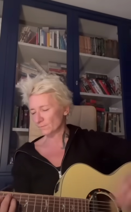 <!--noindex--><a href="https://pikabu.ru/story/vyistupayushchaya_protiv_svo_arbenina_vmeste_s_galkinyim_slepakovyim_i_makarevichem_vstupila_v_ryadyi_patriotov_izrailya_10724602?u=https%3A%2F%2Fwww.rbc.ru%2Frbcfreenews%2F6523172b9a7947c941115a2b&t=https%3A%2F%2Fwww.rbc.ru%2Frbcfreenews%2F6523172b9a7947c941115a2b&h=b6046b0ef4bdb4f05b14909e1c86309a834bb042" title="https://www.rbc.ru/rbcfreenews/6523172b9a7947c941115a2b" target="_blank" rel="nofollow noopener">https://www.rbc.ru/rbcfreenews/6523172b9a7947c941115a2b</a><!--/noindex-->