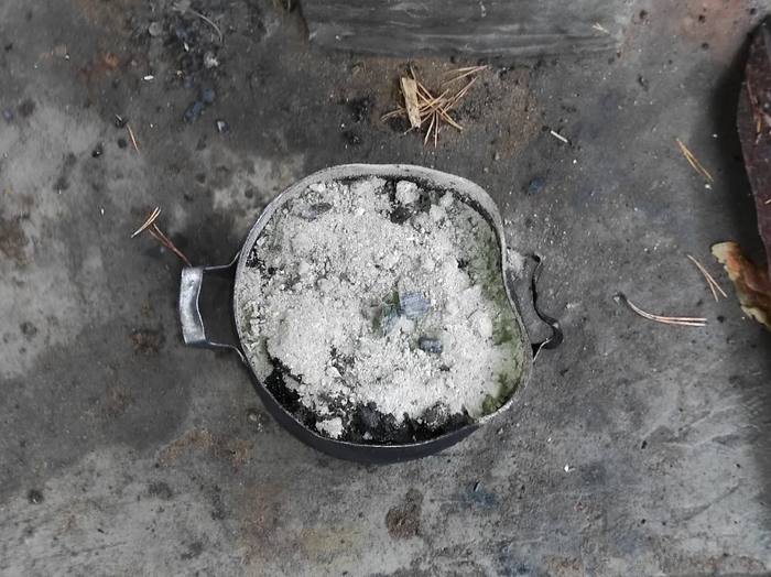 Кастрюля с золой