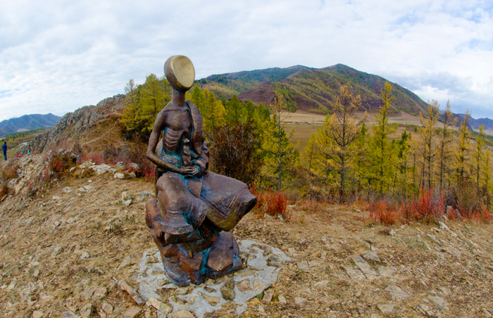 Памятник суслику (Имурангу, Мальчик с сусликом) – скульптура, установленная в Каракольской долине Онгудайского района на возвышенности Межелик, на территории природного парка Уч-Энмек, недалеко от села Бичикту-Боом.