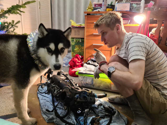 Марина, это он твою машину опять разобрал?