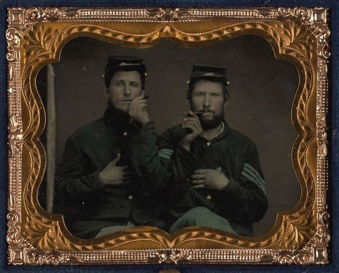 Два неопознанных солдата