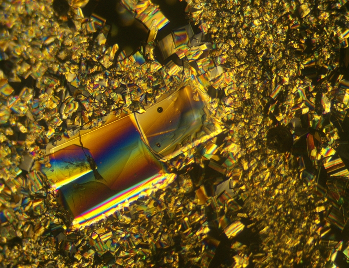 Несколько другой угол между поляризаторами.