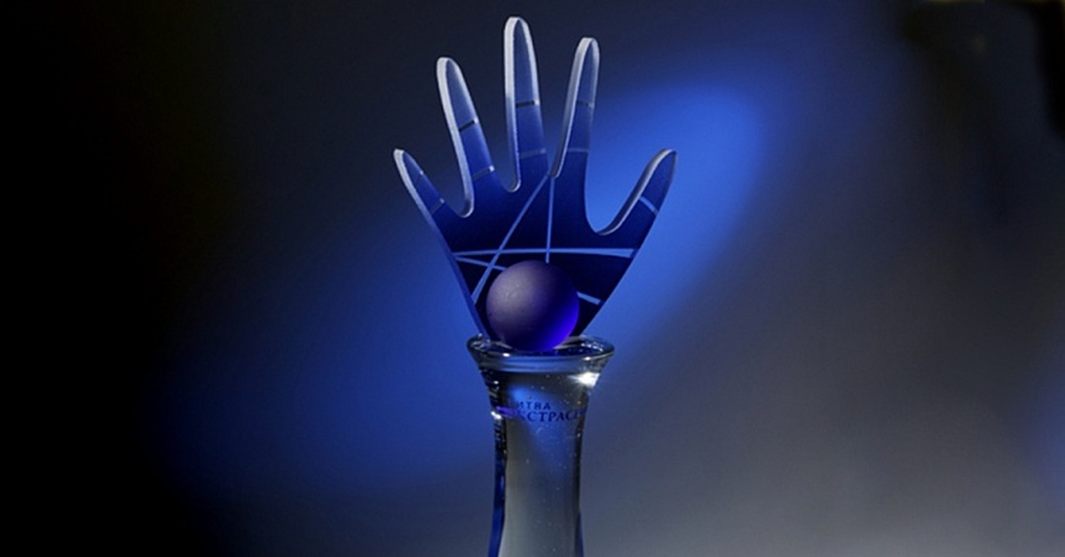 Шоу битва экстрасенсов рука. Голубая рука битва экстрасенсов. Рука экстрасенса. Битва экстрасенсов рука. Хрустальная рука битвы экстрасенсов.