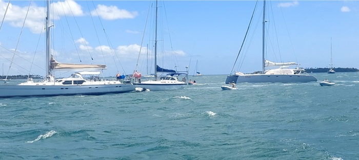 Кат справа быстренько слился, тк вся эта эпопея могла закончится на нем.