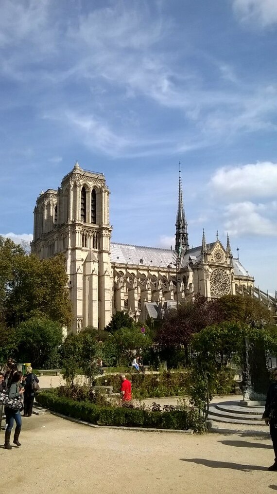  . Notre Dame de Paris , , ,   ,  (), , Telegram ()