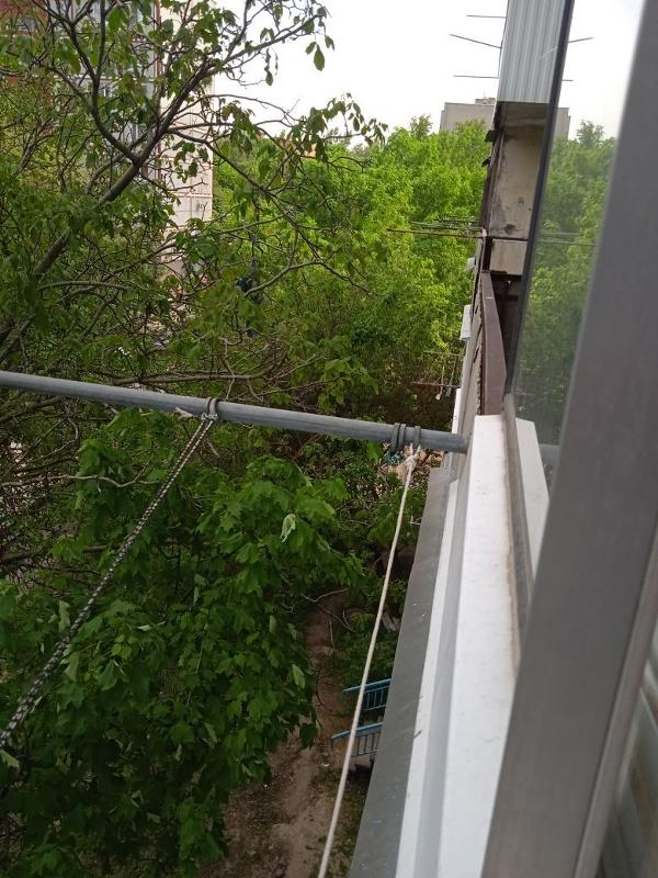 Посоветуйте как закрепить бельевую веревку? | Пикабу