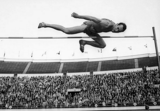 ������� �������. ������� 14 ��� 1942 ���� � �������������� (����������� �������), ���� 26 ������ 2003 ���� � ������. ���� � 185 ��. ����������� ������� (1964), ������� ������ (1962) � ���� (1961�1963). ��������� 6 ������� �������� � ������� � ������. �� ��