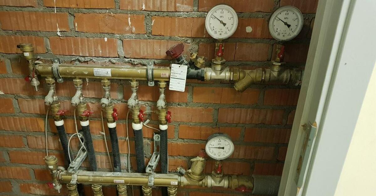 Прибор учета тепловой энергии в многоквартирном доме. Этажный коллекторный узел hitermbox. Rostherm коллектор отопления. Поэтажный коллектор отопления данфосс. Этажный коллектор отопления в многоквартирном доме.