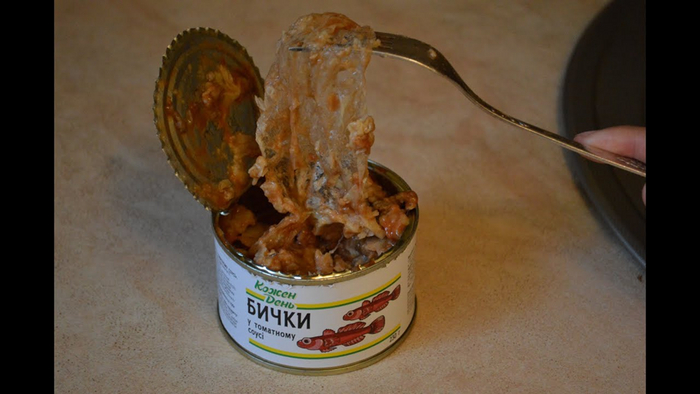 кусок полиэтилена в банке