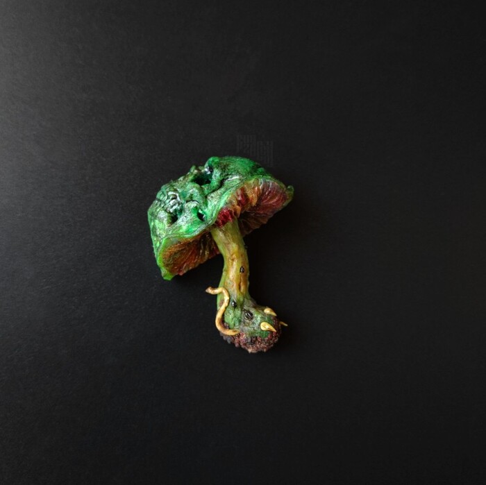 Размеры по крайним точкам: 6*4 см