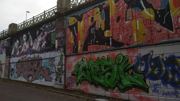 свой фирменный тэг - обязательно