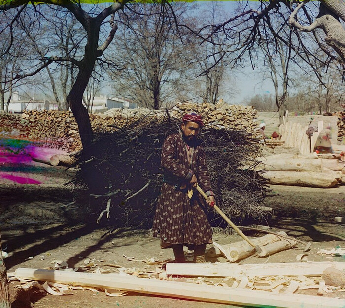 Плотник, Самарканд, Узбекистан, 1907 год.