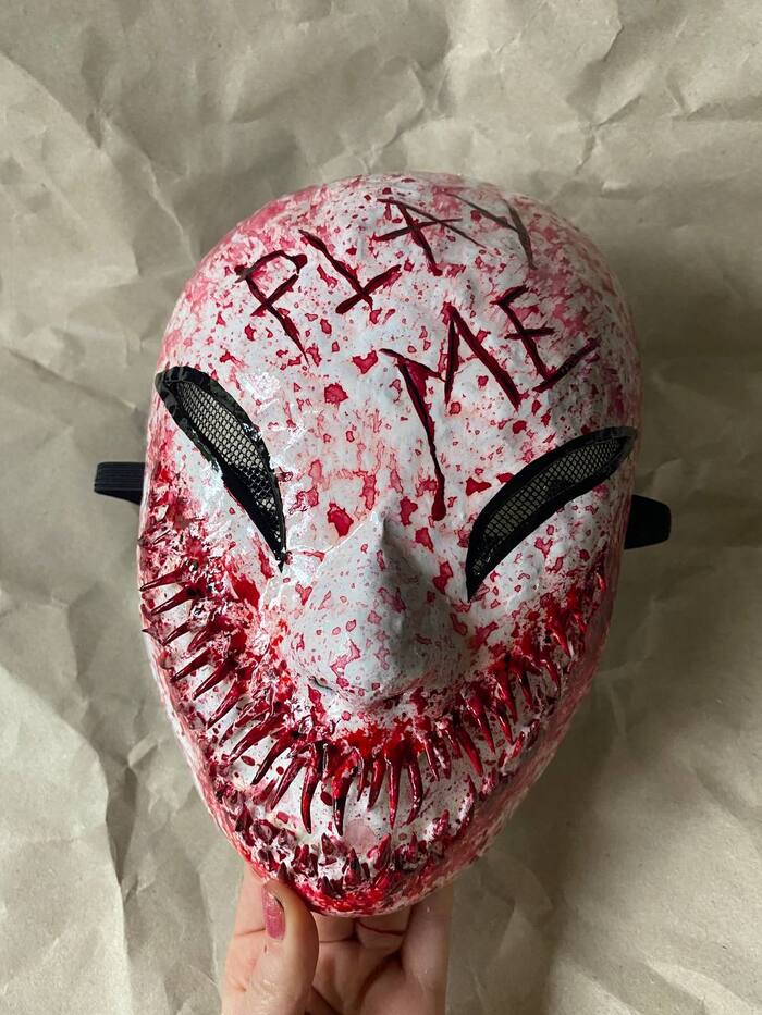 Роспись акриловыми красками, с закрепом в несколько слоев лака.