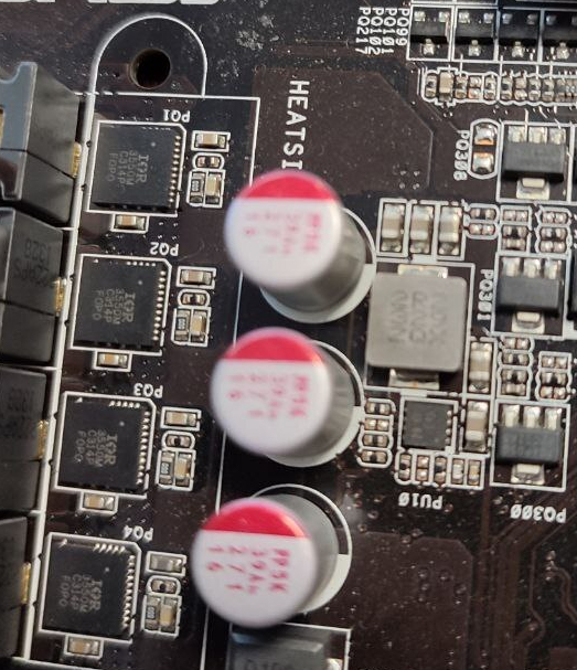 Элемент с обозначением 2R2, предположительно дроссель, он имеет трещину и звонится в ноль.