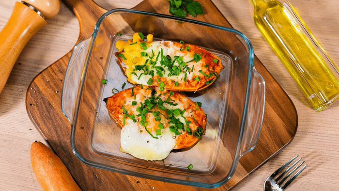 Батат, запечённый в духовке с яйцами