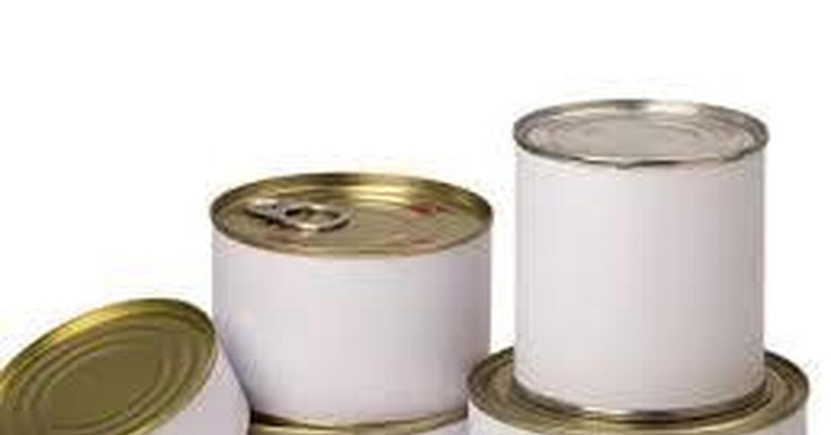 Почему тушенка из автоклава получается темной. Тушенка. Консервная банка на белом фоне. Жестяные банки. Почему домашняя тушёнка не желируется.