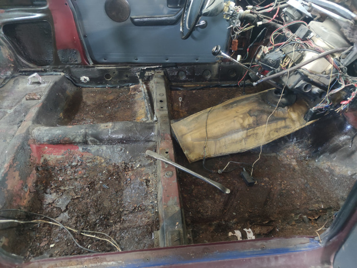 Очень много рыхлого металла.