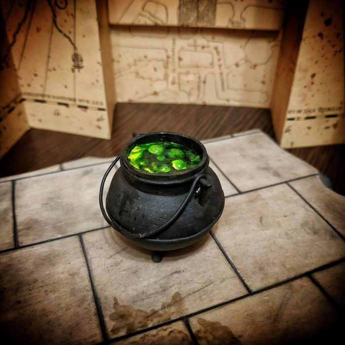 А зелье в котелке светится)