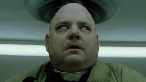 Кадр из фильма "Константин: Повелитель тьмы". Отец Хеннесси.